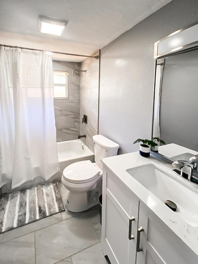 Sarasota Modern, Spacious, Comfy, Queen Beds, Backyard Rental Extérieur photo